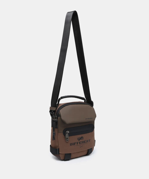 MOCHILA BOLSILLO FRONTAL ENMARCADO BASTIAN PEPE MOLL MARRON